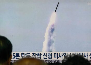 Kuzey Kore, Japon Denizi’ne füze fırlattı