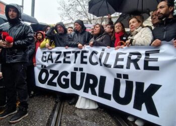 “Tutuklu gazetecilere özgürlük” yürüyüşüne polis engeli