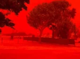 Avustralya’da yer gök kırmızıya büründü