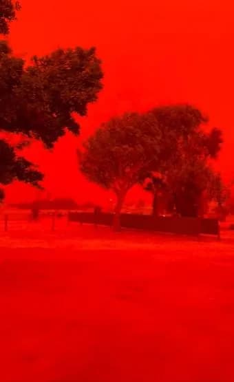 Avustralya’da yer gök kırmızıya büründü