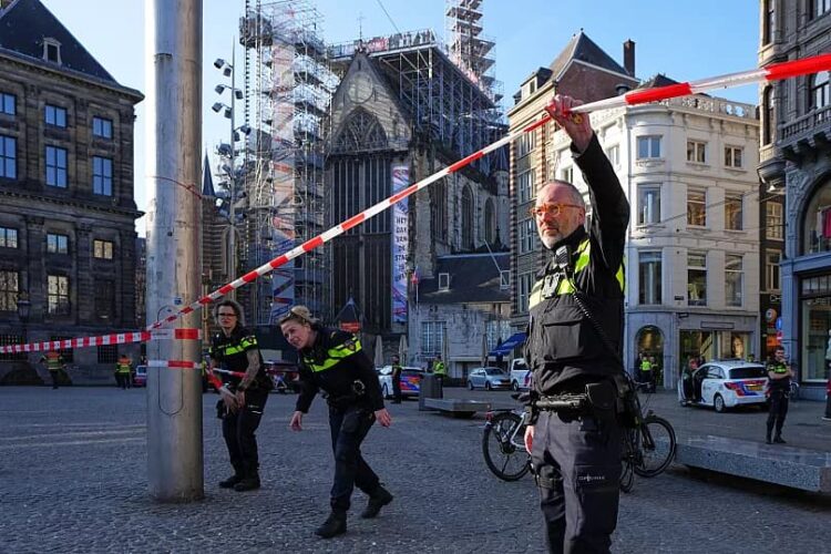 Amsterdam’da bir Yahudi okulunda patlama