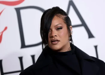 Rihanna’nın parfümleri toksik kimyasal şüphesiyle raflardan çekildi: Doğmamış bebeklere ve kadın üreme sistemlerine zarar veriyor