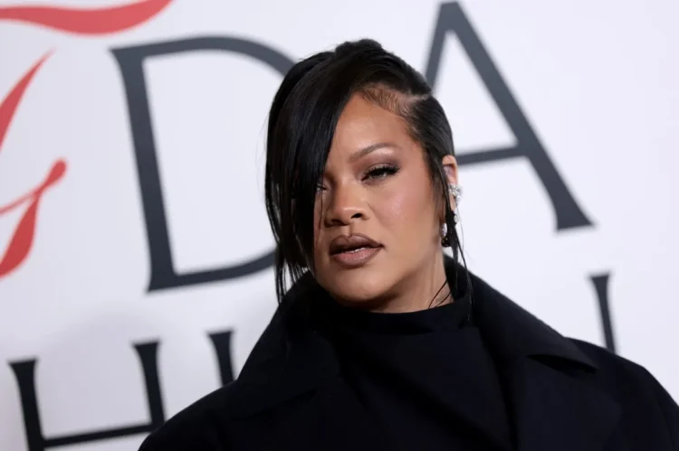 Rihanna’nın parfümleri toksik kimyasal şüphesiyle raflardan çekildi: Doğmamış bebeklere ve kadın üreme sistemlerine zarar veriyor