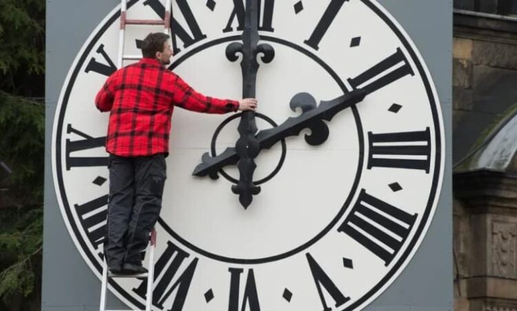 Avrupa yaz saati uygulamasına geçti