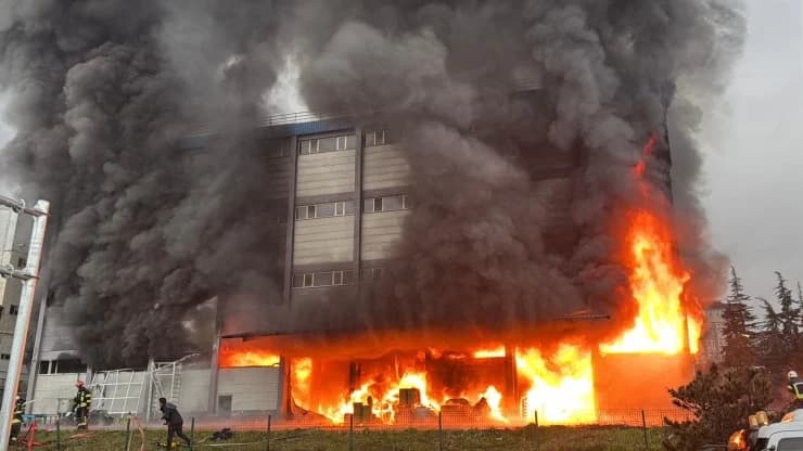 Trabzon’da fındık fabrikasında yangın