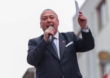 Özkan Yalım görevden uzaklaştırıldı